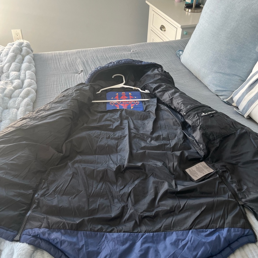 Moose Knuckles Navy Puffer Jacket - Picture 4 of 10